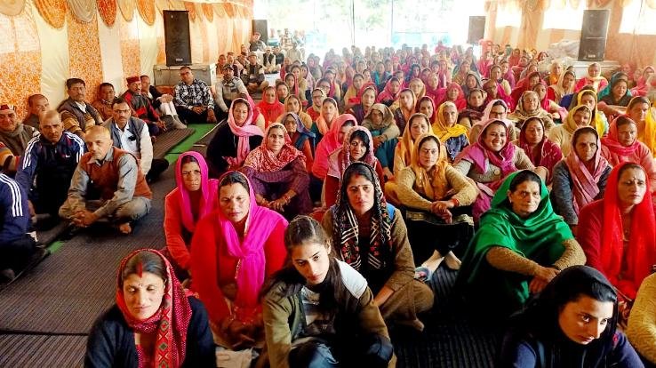 Kunihar: On the seventh day of the ongoing Shiva Mahapuran story in the ancient Shiva temple, the audience heard the context of Shiva marriage