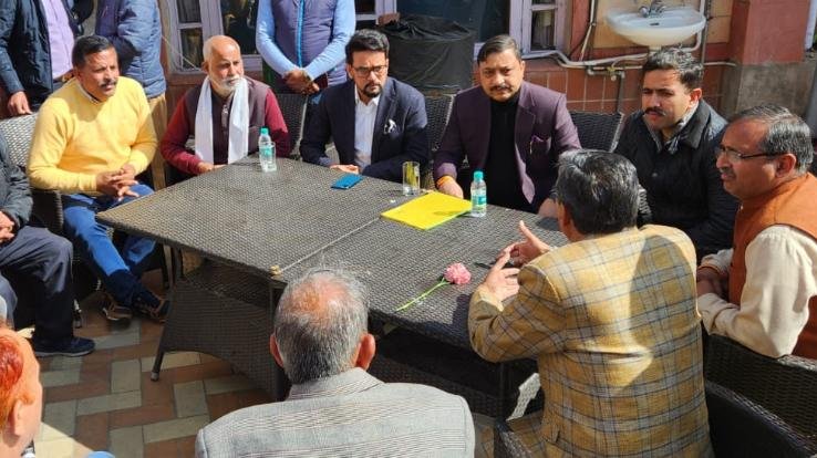 Darlaghat-Barmana Truck Operators Union met Union Minister Anurag Thakur