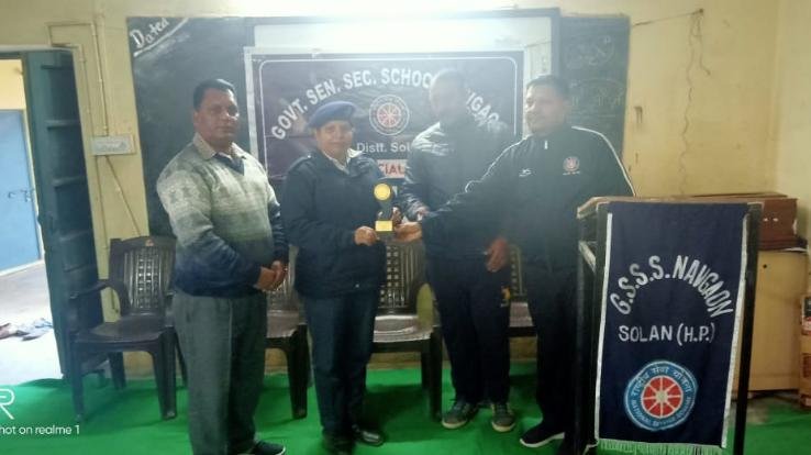 वरिष्ठ माध्यमिक पाठशाला नवगांव में चल रही राष्ट्रीय सेवा योजना