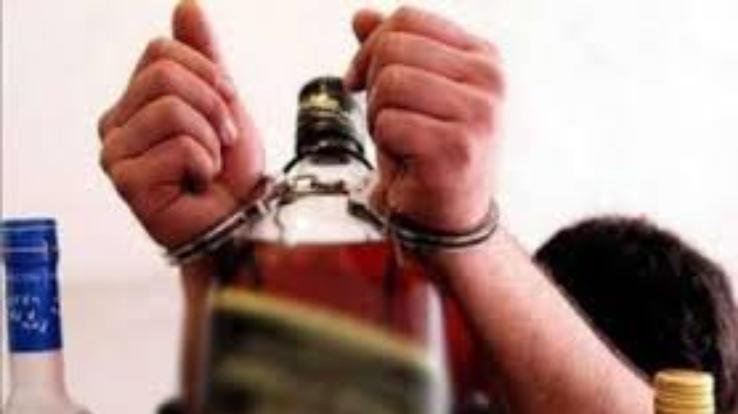 Police caught 12 bottles of illegal country liquor from shop in Maleta