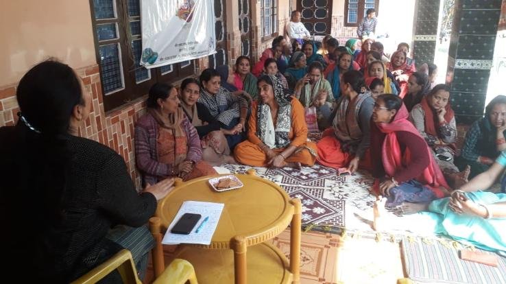 Information about organic fertilizers given to women in Nandehad and Zamanabad panchayats of Kangra