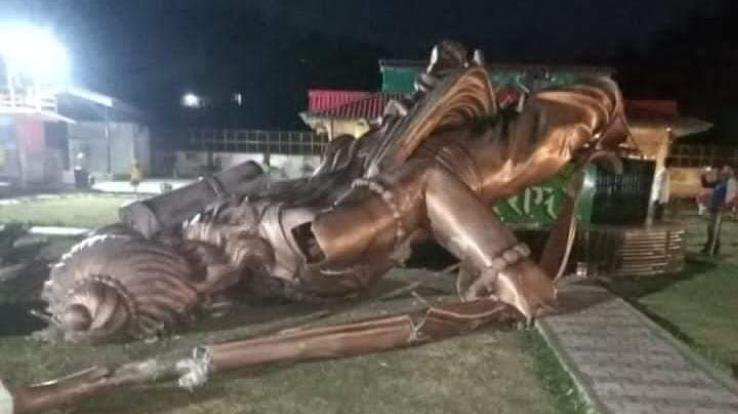  The grand statue of Maryada Purushottam Lord Shri Ram ji in Ramdham fell down