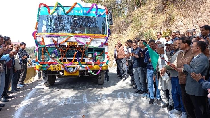 Sanjay Awasthi flagged off the bus on Dhaini to Gambharpul Banoh link road