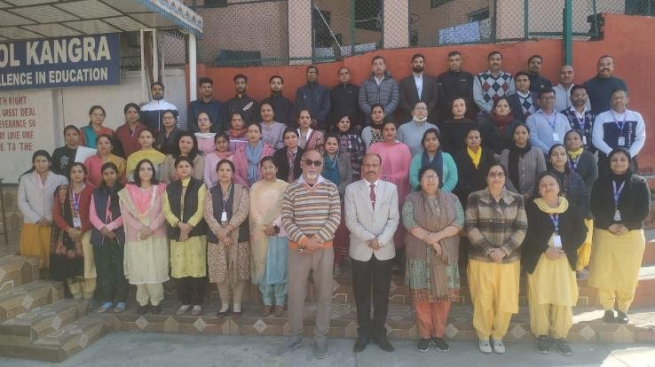 Health workshop organized at GAV School, tips given to 67 teachers