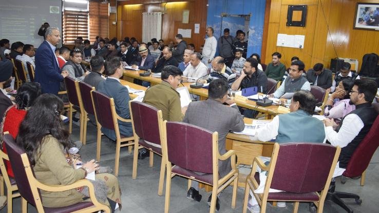 Adopt future-oriented approach in smart city project - Anurag Thakur