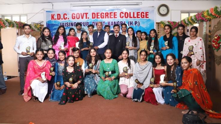 Kanwar Durga Chand College celebrated the annual prize distribution ceremony with pomp