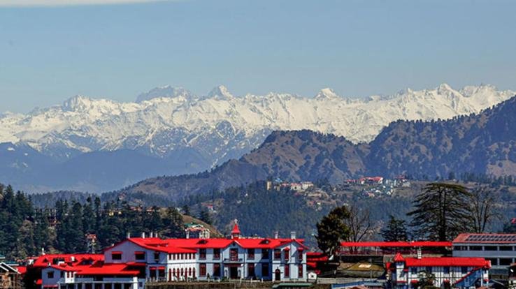 Light snowfall in Himachal's high mountain areas, drop in temperature