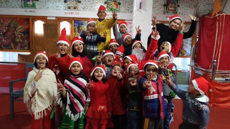 उमंग कल्चरल एंड वेलफेयर सोसाइटी सोलन द्वारा चलाई जा रही कार्यशाला