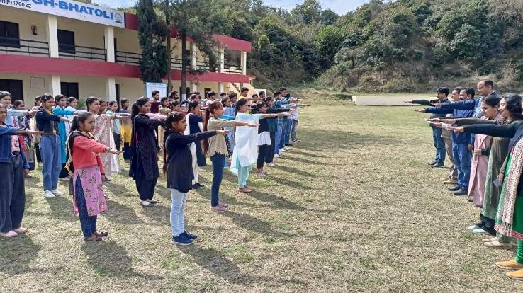 Students of college Sugh Bhatoli administered oath to stay away from drugs