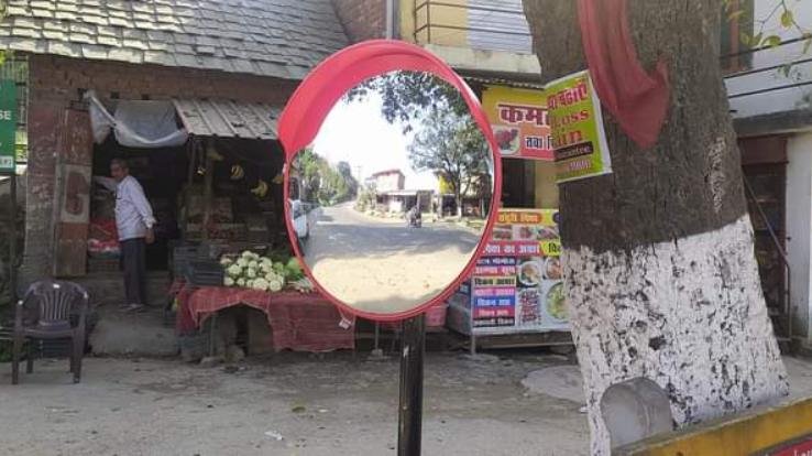 NH department installed crossing road mirror on Dehra bridge in view of the safety of the people