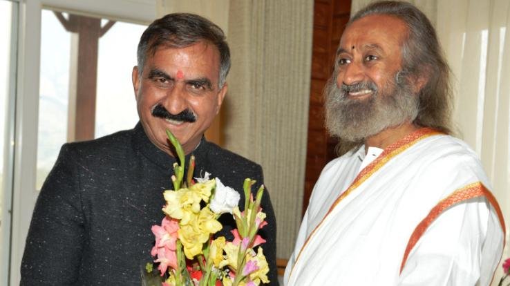 Palampur: Chief Minister met spiritual leader Sri Sri Ravi Shankar