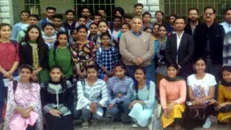 Basic-mantra-of-success-given- to-students-in-Takipur-College