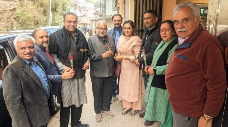 State incharge Khanna and co-incharge Tandon reached BJP headquarters
