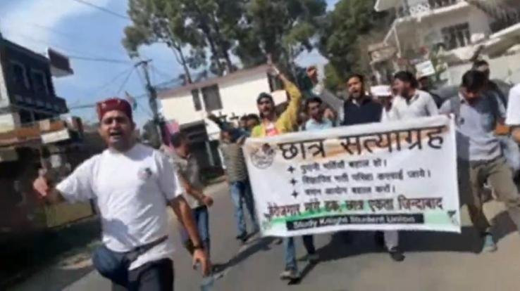 Unemployed couples travel from Hamirpur to Shimla by youth 111 