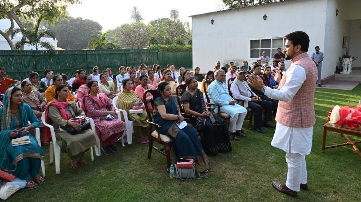 A group of Bhoranj village heads and students of Career Point University met Anurag in Delhi