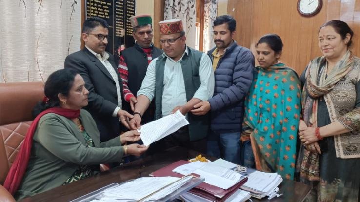 Heads and deputy heads of 8 panchayats opened a front against the former head of Parnu