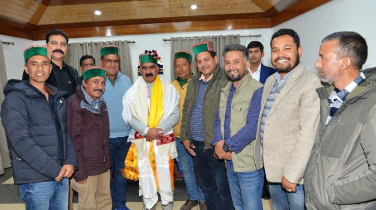 Kinnaur's delegation met Seema  111