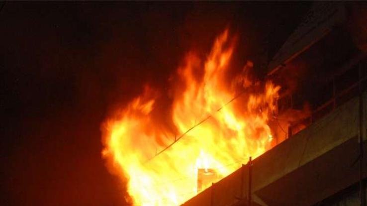 Shimla: Fire broke out in a building in Sanjauli, the fire team brought the incident under control.
