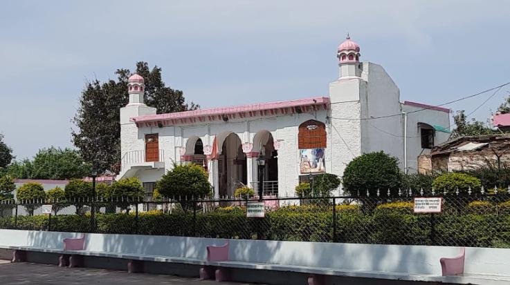 The idols of Krishna and Meera are beautiful together in Lord Shri Brijraj Swami Temple Noorpur
