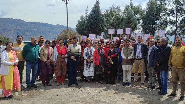 Darlaghat: Ambuja Cement Foundation took out water journey in Dasaran