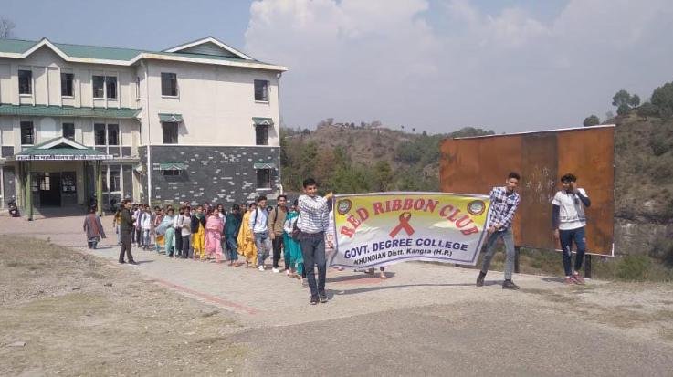 Jawalamukhi: Girl students took out awareness rally in Khudiya College