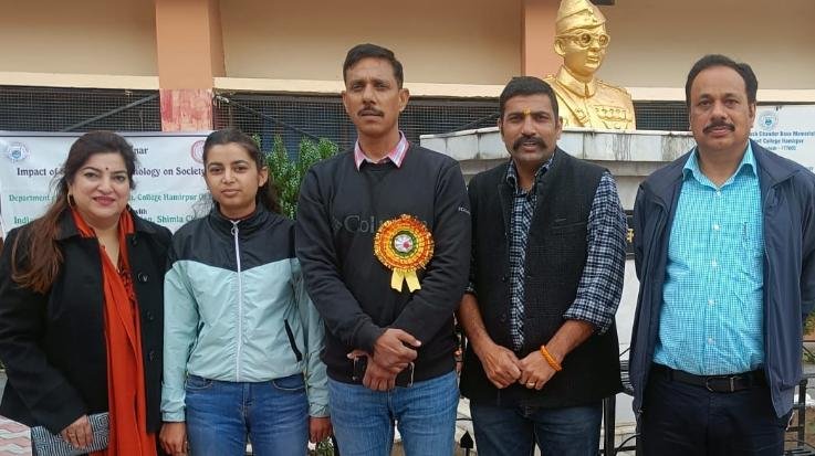 Hamirpur: Shivani set an example of honesty by returning gold chain