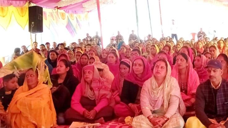 Kunihar: Hundreds of devotees arrived in Pattabaravari to listen to Shrimad Bhagwat Katha