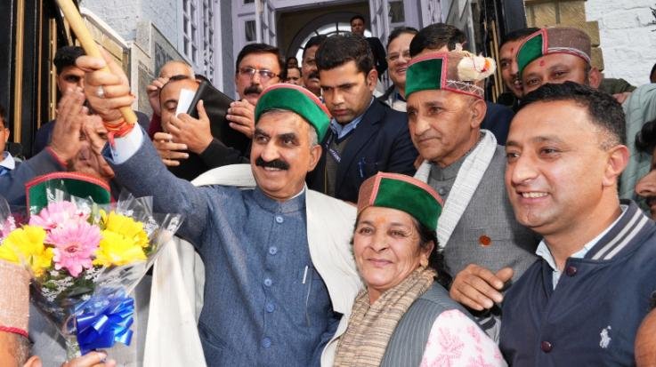 Shimla: The delegation of Chaupal kept its demands before the Chief Minister.