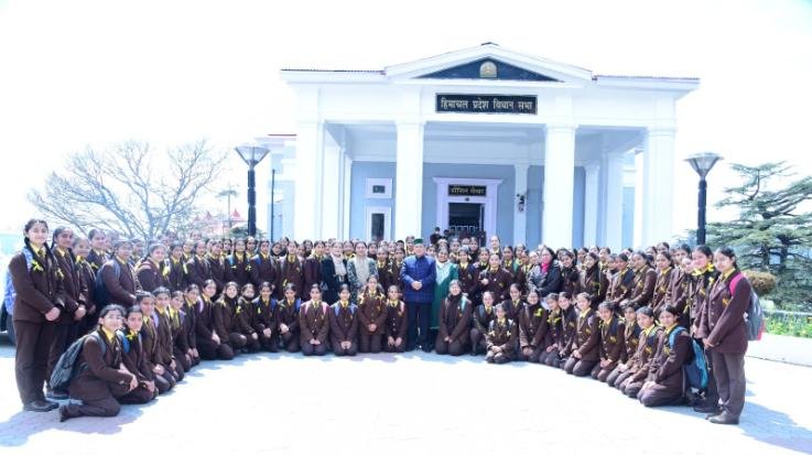 Shimla: Girl students of Auckland House School learned the functioning of the Legislative Assembly