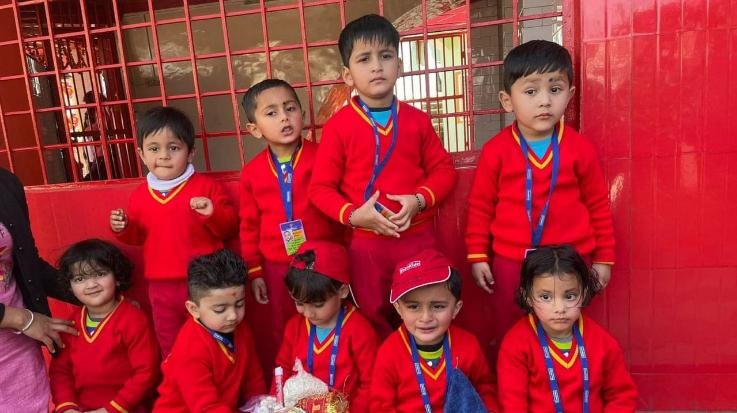 Solan: Children of Euro Kids Play School (Kotlanala) paid obeisance to Shoolini Maa