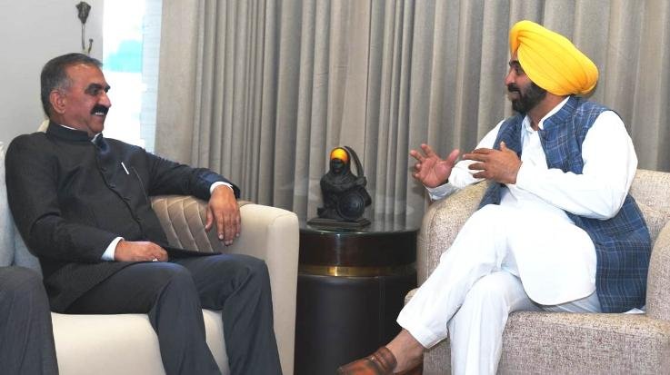 Chief Minister Sukhu discussed bilateral matters with the Chief Minister of Punjab  11