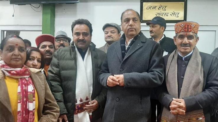  मुख्यमंत्री से मिले अर्की के पूर्व विधायक गोबिन्द राम शर्मा