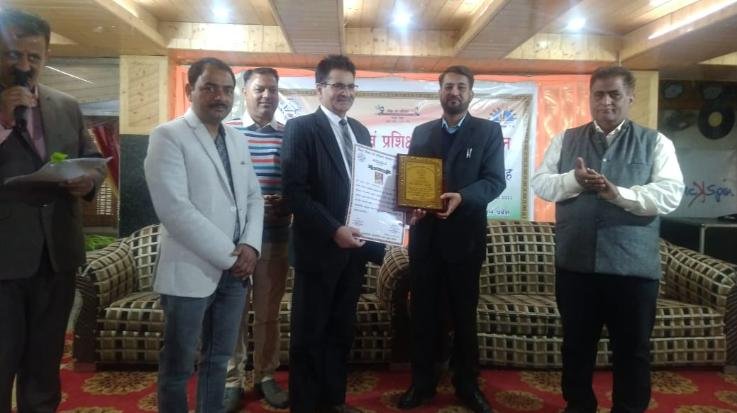 Arki: Principal Bhupendra Gupta honored with Guru Gaurav Samman