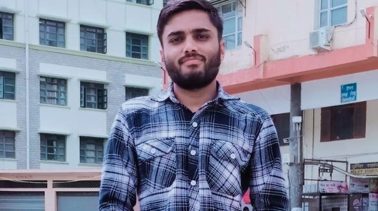 Pankaj Adamik of Sail village became assistant professor of physics