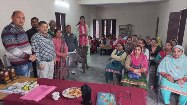 Dadasiba: Honored by giving mementoes to well performing children