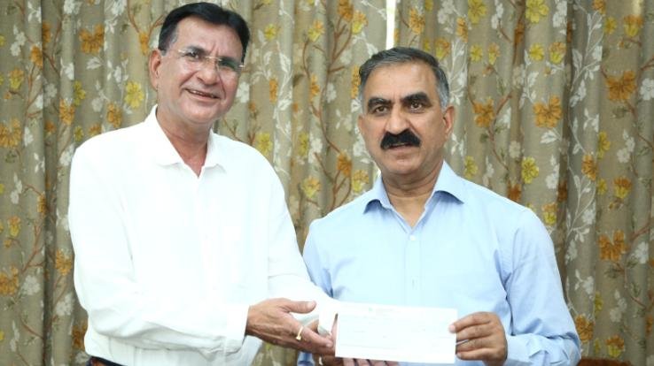 Sanjeev Suri contributed to the Chief Minister's Sukh-Ashray Fund