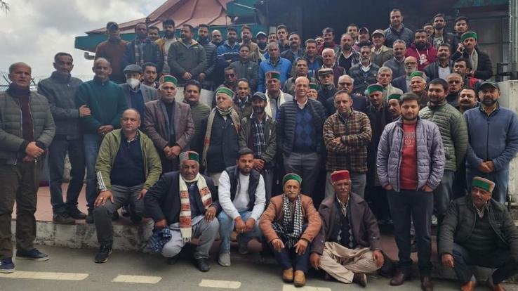Shimla: People of the village reached to meet CM Sukhu's OSD Ritesh Kapret, became emotional