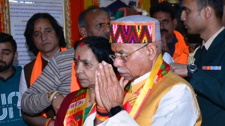  Shimla: The Governor offered prayers at the famous Jakhu temple