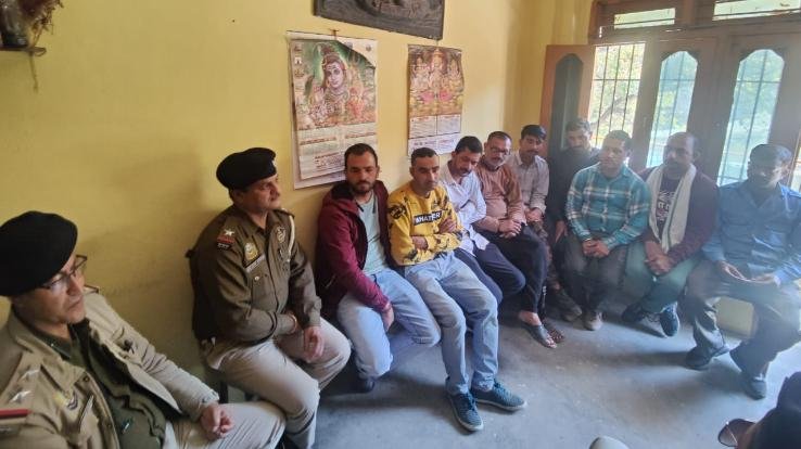 Darlaghat: Drivers made aware of traffic rules