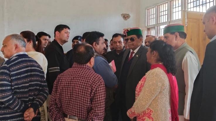 Solan: Complete the construction of Chief Minister's Lok Bhawan in Basal soon: Dr. Shandil
