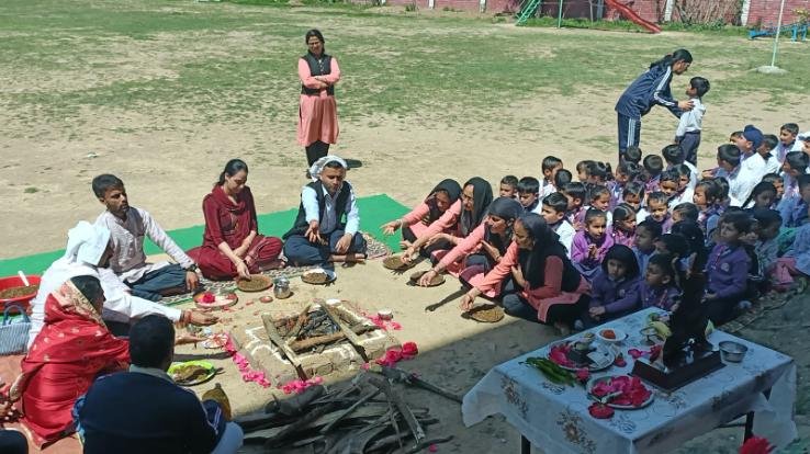 Kunihar: New session begins with Saraswati Puja and Havan at The SVN School