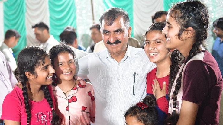 Children from distant villages reached to meet 'Sukhu Sir' in Nadaun