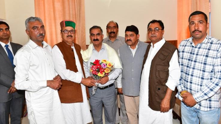 Hamirpur: Regional directors of Kangra Agriculture and Land Development Bank met the CM