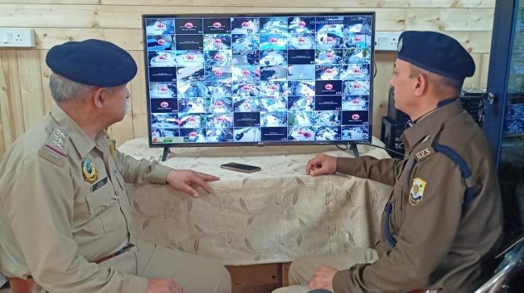 The help of CCTV cameras is being taken in traffic management in Shimla city.