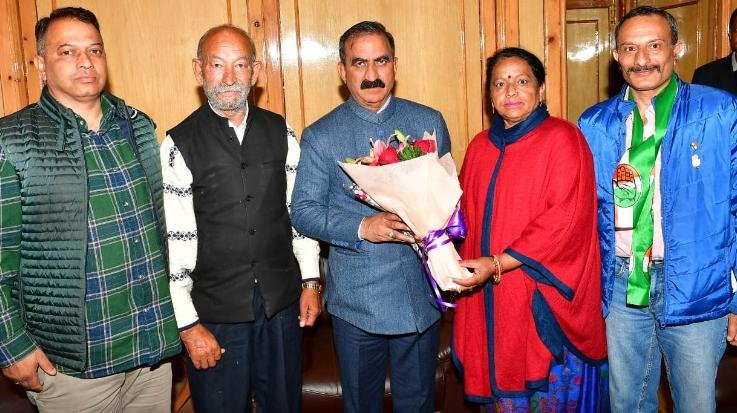 Independent candidate from Kanlog Asha Sood withdraws nomination, joins Congress