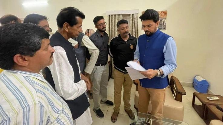 Una: Rahul Gandhi is not above the law: Anurag