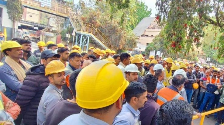 Darlaghat: Migrant worker dies after falling from roof in Ambuja Cement Industry