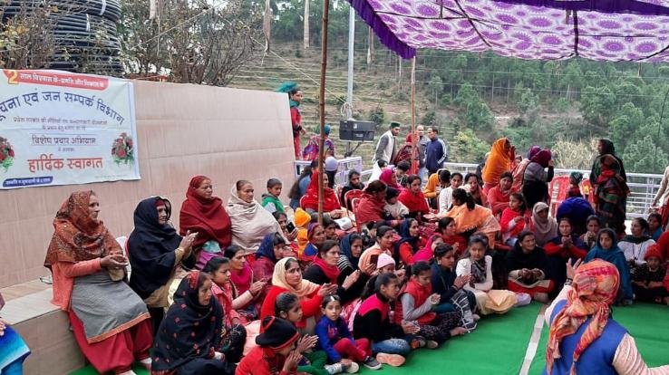 गीत-संगीत व नुक्कड़ नाटकों से बताई सरकार की कल्याणकारी योजनाएं