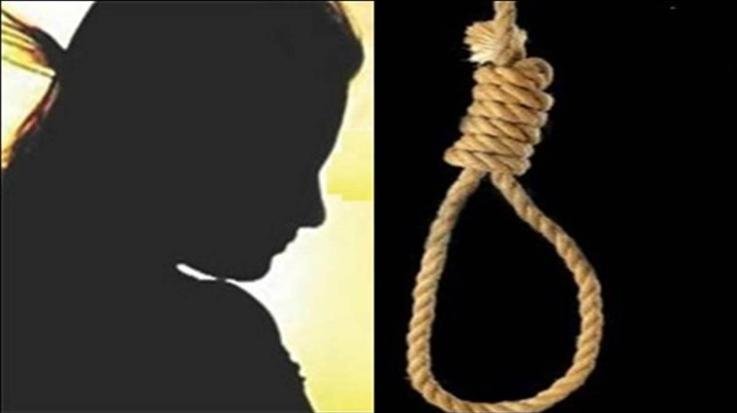 Fatehpur: Woman commits suicide by hanging herself from a tree in Thehad