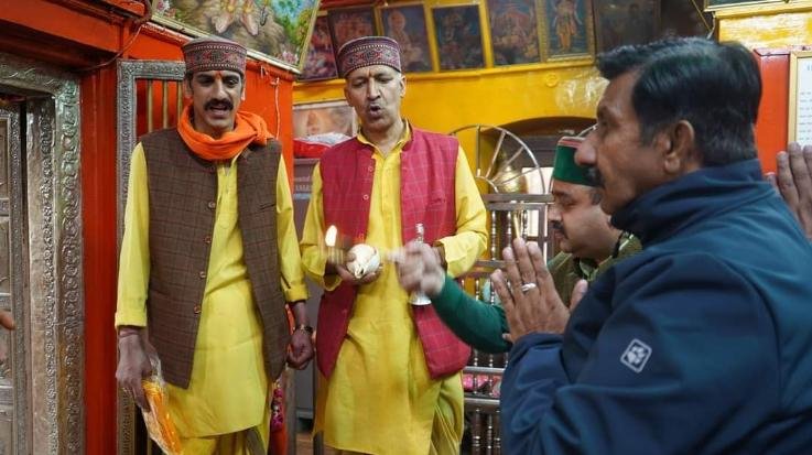 Deputy Chief Minister offered prayers at Jakhu temple